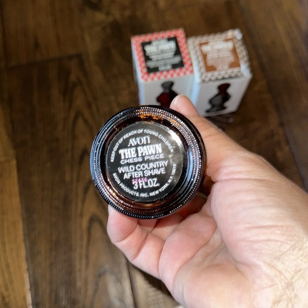 VTG Avon Wild Country & The Pawn II Chess Pieces After Shave